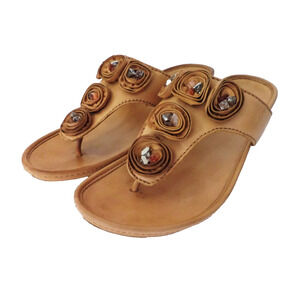 B MAKOWSKY JENA SZ 8M LT BROWN SMOOTH LEATHER WEDGE THONG T-STRAP SANDAL SHOE